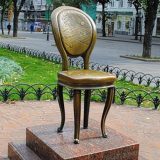 Пам’ятник Ільфу і Петрову «12-й стілець»