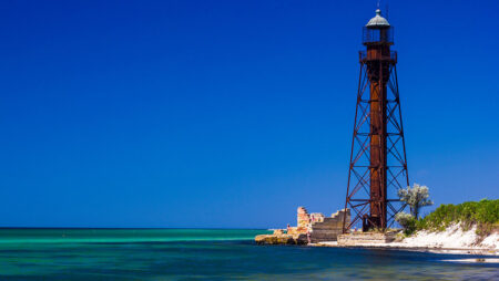 Безлюдний острів Джарилгач