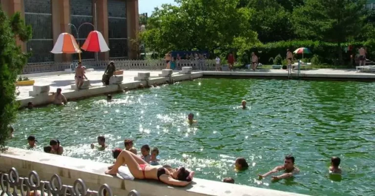 Солотвино — термальні джерела та соляні купальні