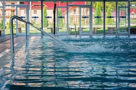 Солотвино — термальні джерела та соляні купальні