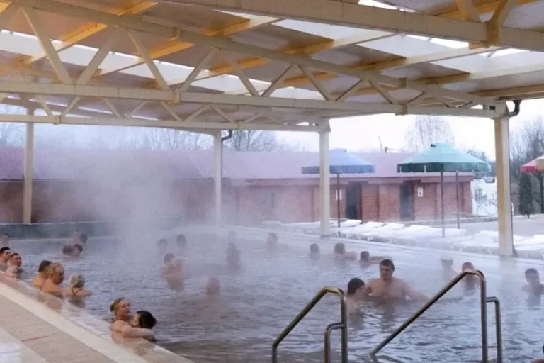 Термальні джерела Велятино — курорт «Теплі води»