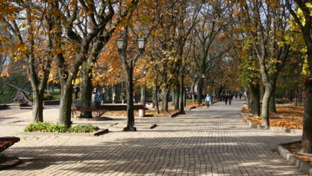 Дитинець або центральний парк в Чернігові