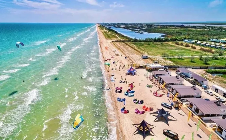 Курортне місто Генічеськ — ворота до Арабатської стрілки