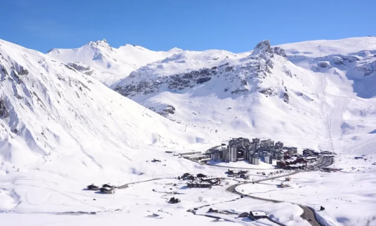 Французький альпкурорт Тінь