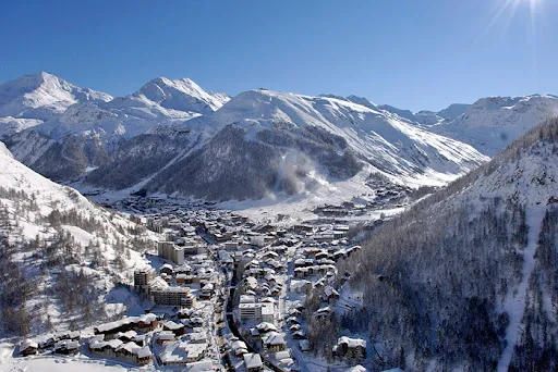 Архітектурні та природні особливості гірськолижного курорту Валь-д’Ізер