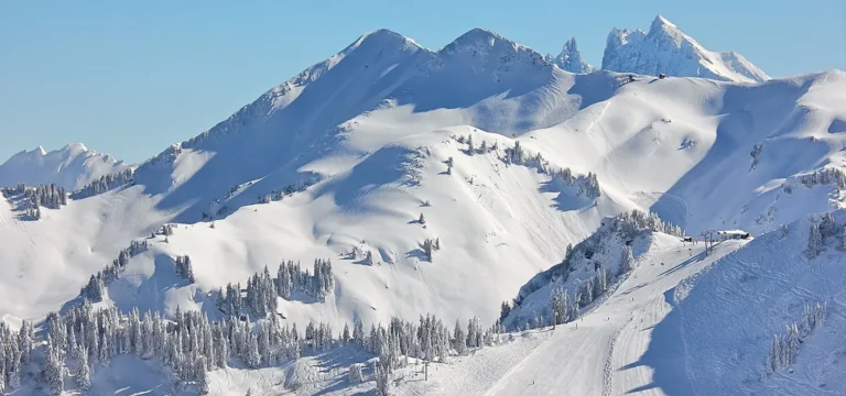 Аворіаз — гірський курорт, де Альпи фліртують із небом