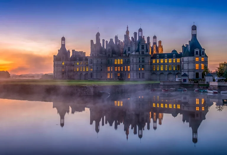 Замок Шамбор в тумані