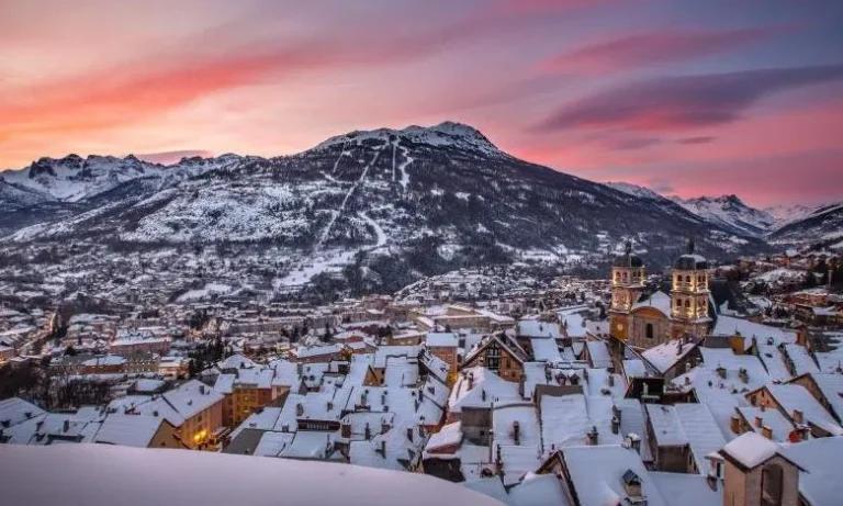 Serre-Chevalier - гірський курорт у Франції, де гори торкаються хмар