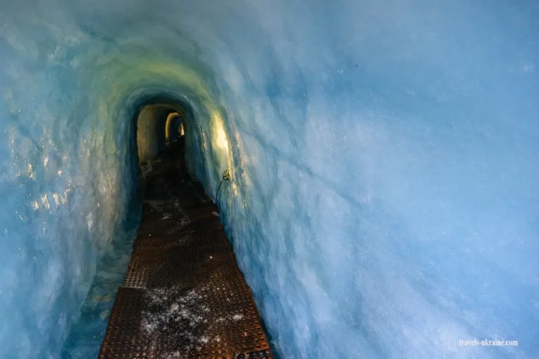 Тунель льодовика Мон-де-Лан (Mont-de-Lans)