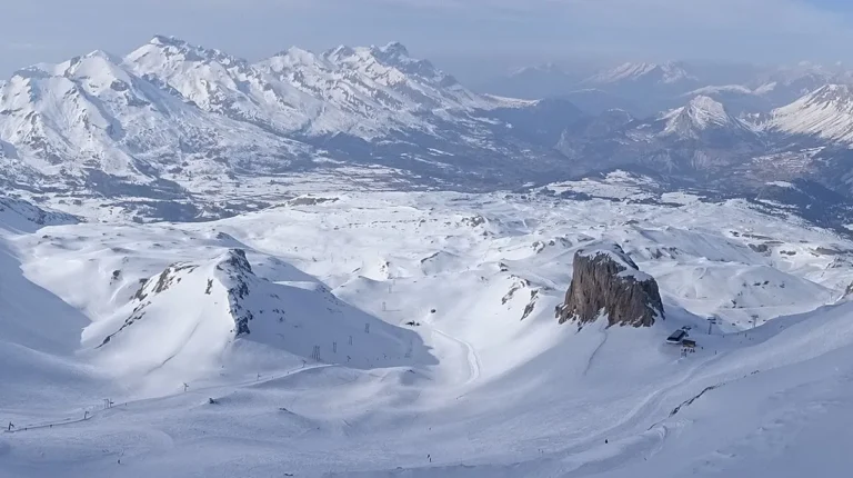 Superdévoluy — гірськолижний курорт у французьких Альпах, де зима дарує справжні емоції