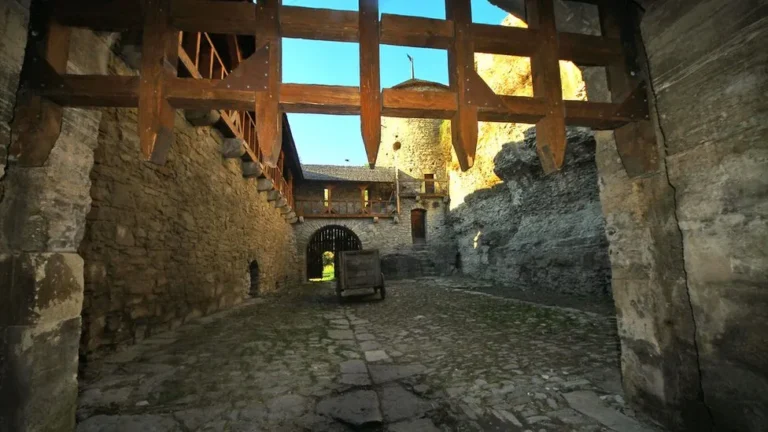 Старий замок Кам’янець-Подільський, де відчуваєш подих середньовіччя