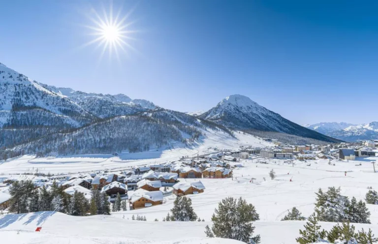 Montgenèvre - де історія Альп Франції поєднується з сучасним катанням