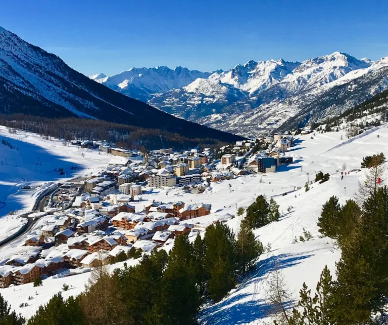 Що можна відвідати поряд із курортом Montgenèvre