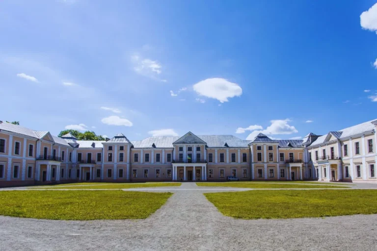 Палац князів Вишневецьких