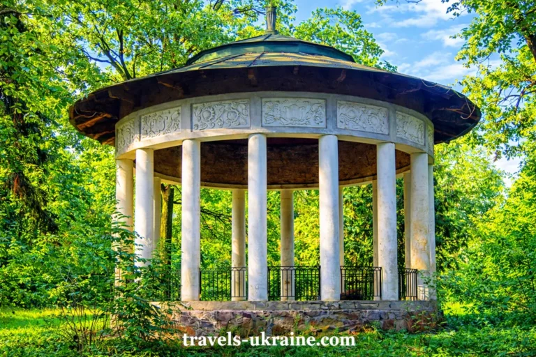 Дендрологічний парк «Олександрія», альтанка