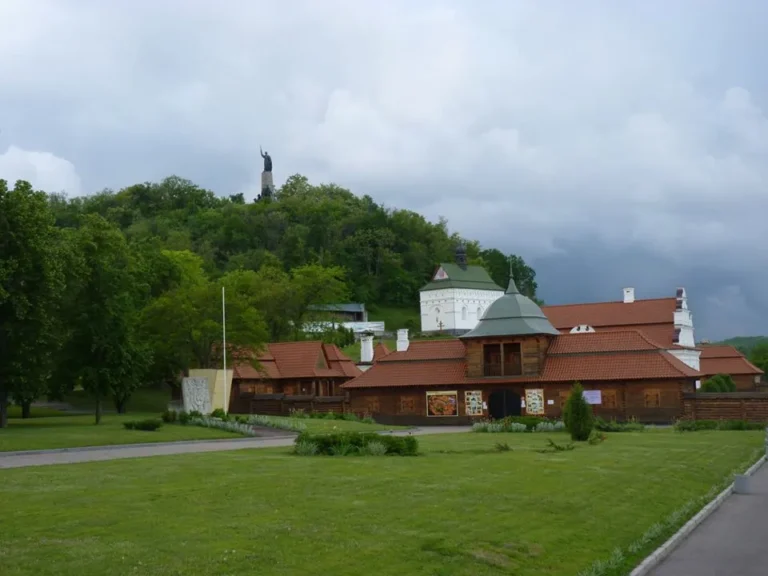 Замковая (Богданова) гора