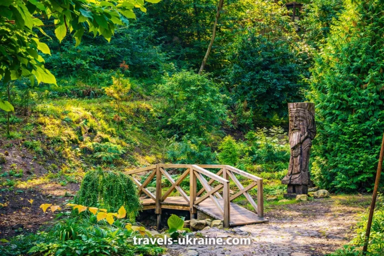 Ботанічний сад у Кременці, дерев'яний міст