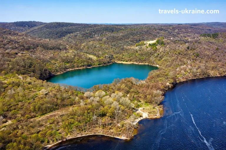 блакитне озеро Бучак