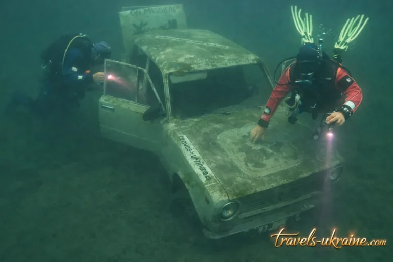 Малинський підводний музей, затоплене авто