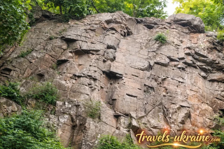 прямовисна стіна каньйону Дениші