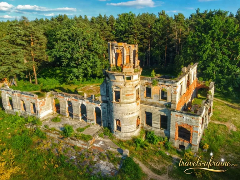 палацові руїни у селі Дениші