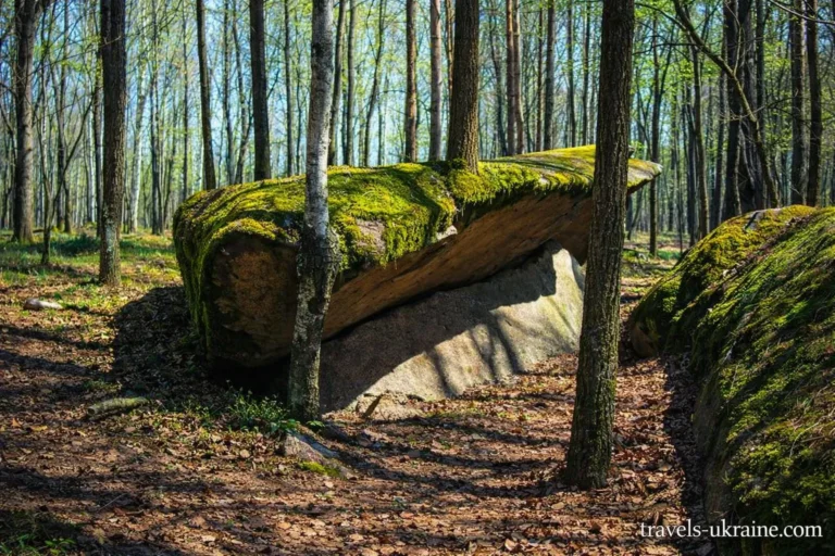 Камінне село