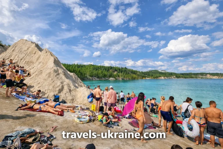 Дружбівський кар'єр, сонячний день на озері