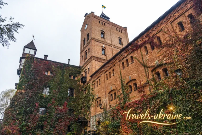 Замок Радомисль в осінньому вбранні