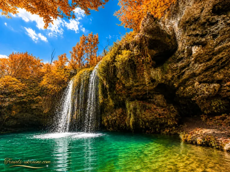 Водоспад Бурбун осінь