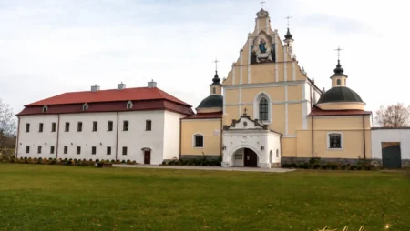 Летичівський замок: де історія застигла у старовинних мурах