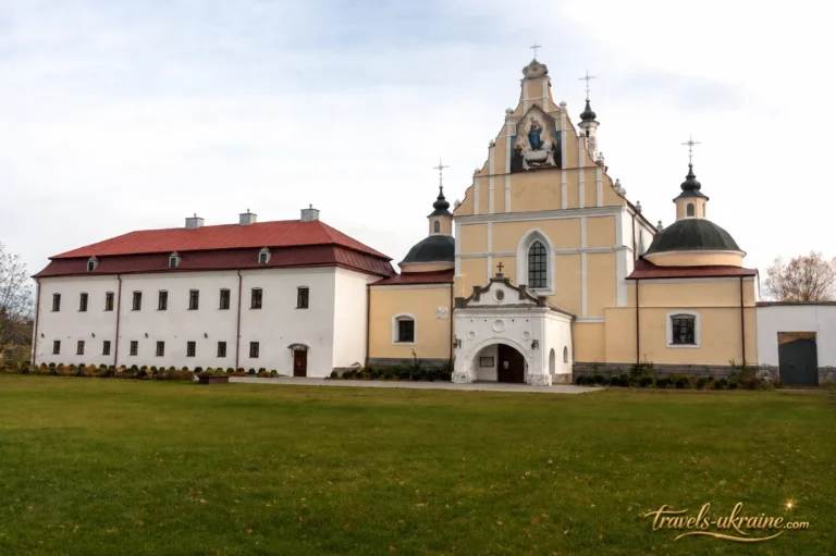 Летичівський замок: де історія застигла у старовинних мурах