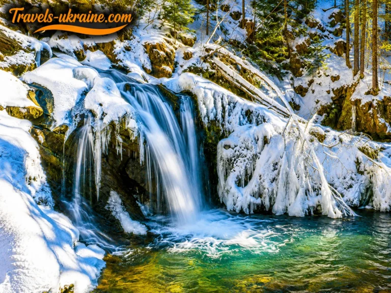 Засніжений водоспад Кам’янка