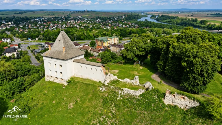 Панорама Галицької фортеці над річковою долиною