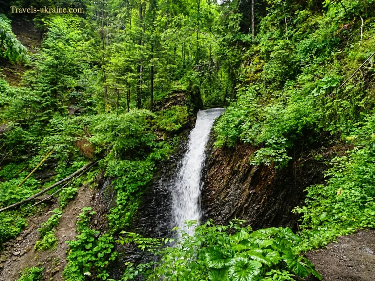 Водоспад Гук Женецький літом