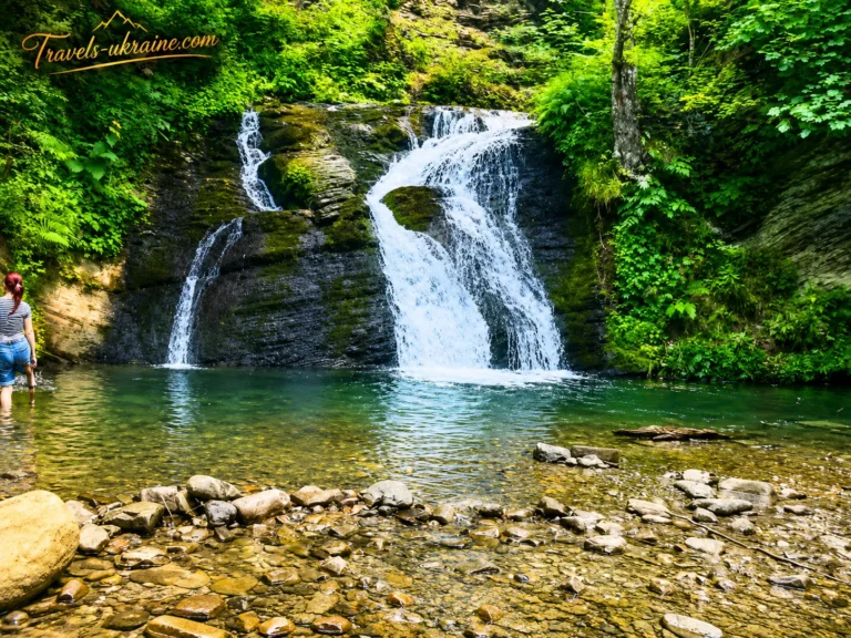 Водоспад Гуркало серед лісу