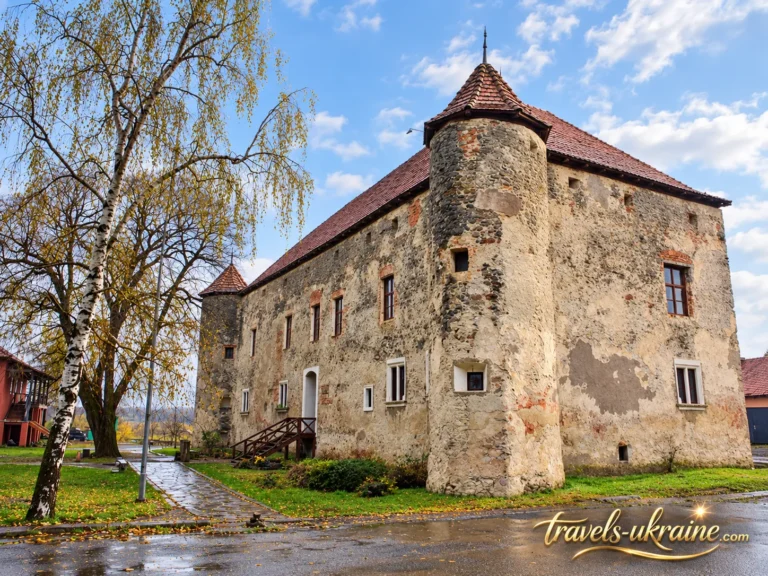 Замок Сент-Міклош у Чинадієві — середньовічна романтика Закарпаття