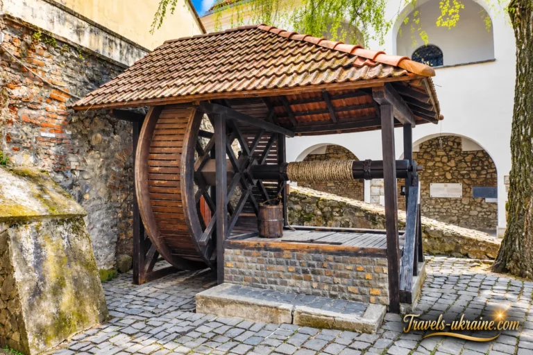 Криниця у дворі Мукачівського замку