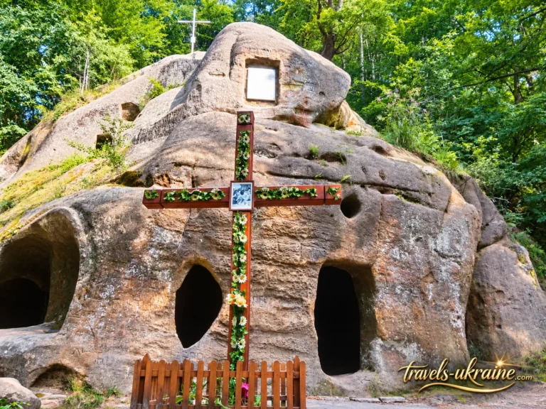 Печерний монастир в Розгірче