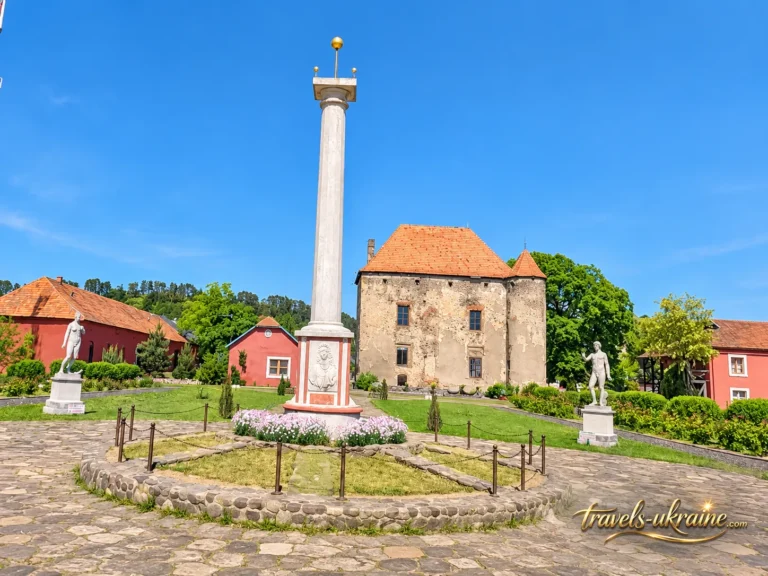 Замковий двір Сент-Міклош