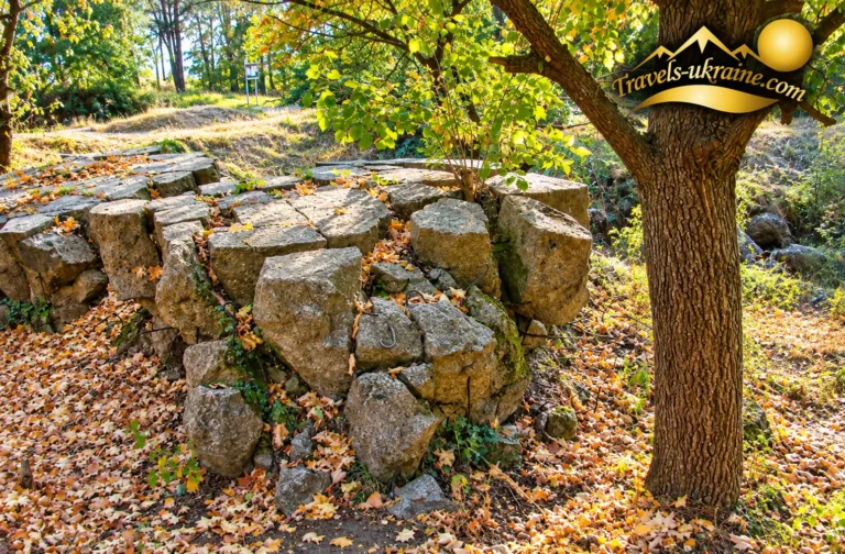 Підірваний залізобетон ставки Гітлера біля Вінниці